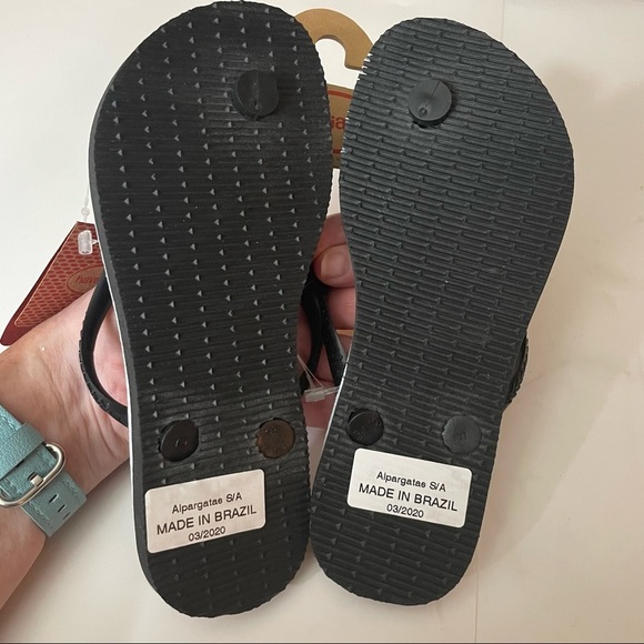 Havaianas NWT Girls Black flip flops with Pink and White Flowers. - Picture 2 of 5